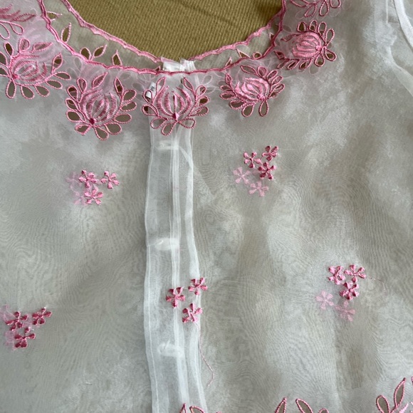 Vintage Top Blouse Womens M pink Pearl Button Up Embroidery Flower loose fitting - Picture 4 of 11